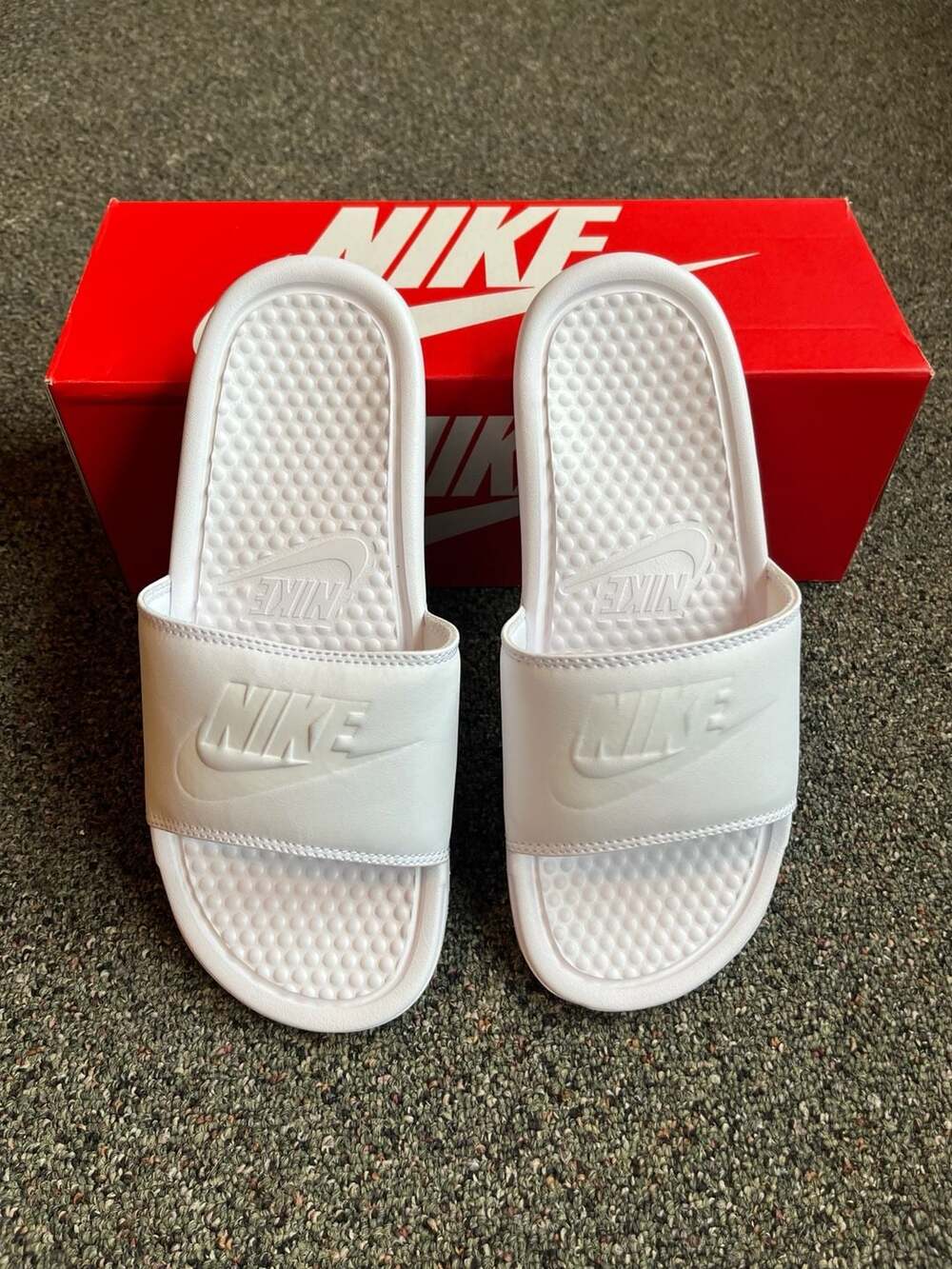 Nike Benassi JDI Size 7 White Slides